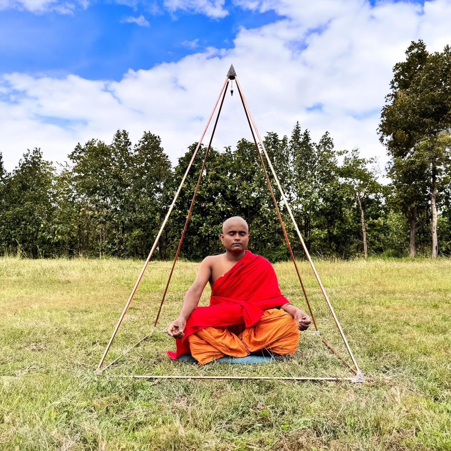 Copper/orgonite Deluxe Heavy Duty Nubian Meditation Pyramid 4 Feet Base with 5 corner connectors and 8 main pipes with Orgonite connectors