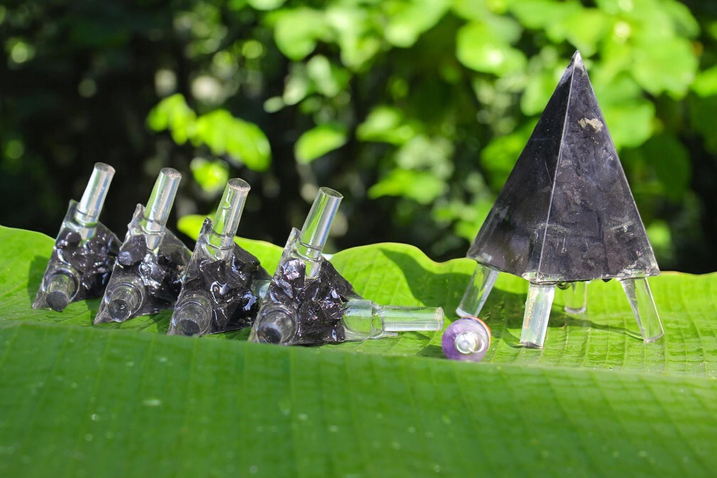 Copper/orgonite Deluxe Heavy Duty Nubian Meditation Pyramid 4 Feet Base with 5 corner connectors and 8 main pipes with Orgonite connectors